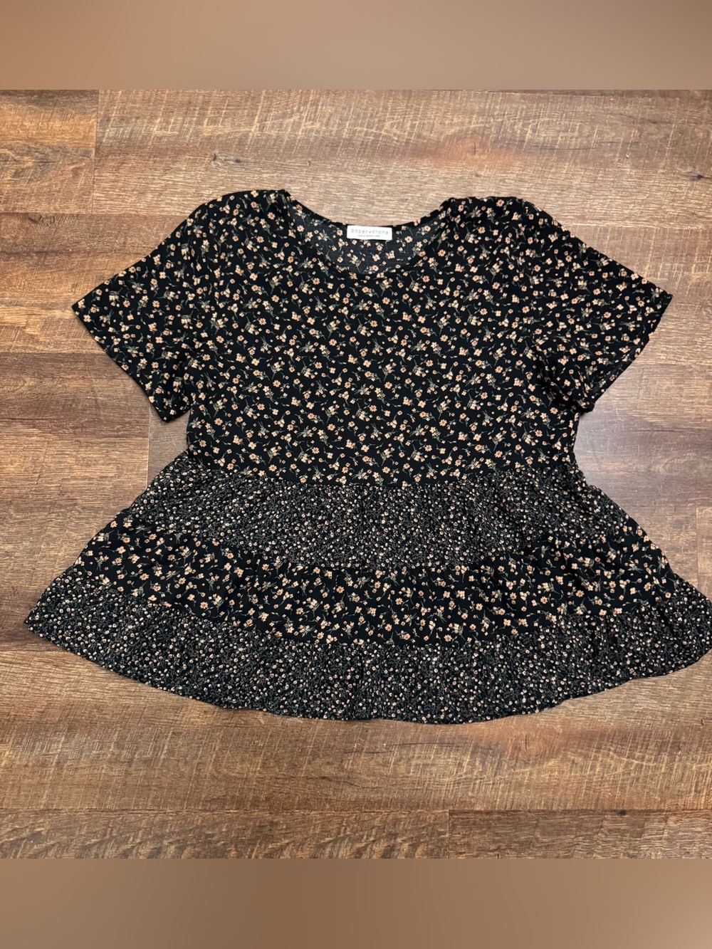 Paper Crane Black Floral Peplum Size Large Boho Flowy Tiered Short Sleeve Top
